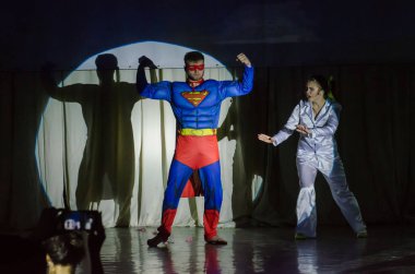 Dnipro, Ukrayna - 22 Haziran 2018: Grand göstermek şarkı Bis perfomed yaratıcı gençlik şarkı tiyatro üyeleri tarafından.