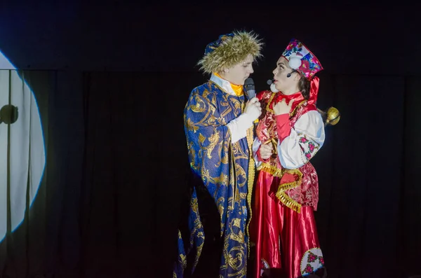 Dnipro, Ukrayna - 22 Haziran 2018: Grand göstermek şarkı Bis perfomed yaratıcı gençlik şarkı tiyatro üyeleri tarafından.