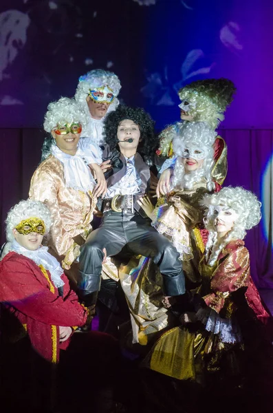 Dnipro, Ukrayna - 22 Haziran 2018: Grand göstermek şarkı Bis perfomed yaratıcı gençlik şarkı tiyatro üyeleri tarafından.