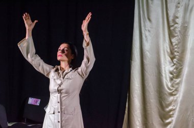 Dnipro, Ukrayna - 24 Haziran 2018: Comfort zone perfomed gençlik tiyatro ayna üyeleri tarafından