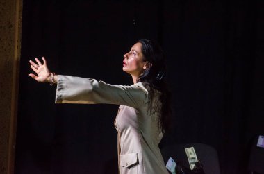 Dnipro, Ukrayna - 24 Haziran 2018: Comfort zone perfomed gençlik tiyatro ayna üyeleri tarafından