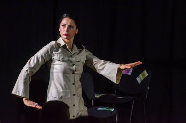 Dnipro, Ukrayna - 24 Haziran 2018: Comfort zone perfomed gençlik tiyatro ayna üyeleri tarafından