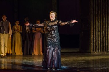 Dnipro, Ukrayna - 30 Haziran 2018, 2018: Opera Onegin Dnipro Opera ve Bale Tiyatrosu üyeleri tarafından gerçekleştirilen hayat.