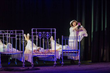 Dnipro, Ukrayna - 7 Temmuz 2018: Dnipro devlet Drama ve komedi tiyatro üyeleri tarafından gerçekleştirilen Amca'nın rüyası