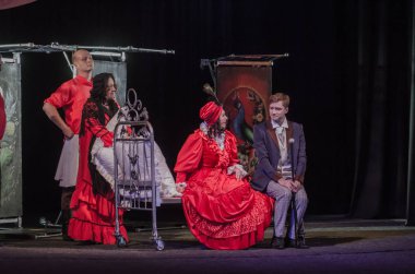 Dnipro, Ukrayna - 7 Temmuz 2018: Dnipro devlet Drama ve komedi tiyatro üyeleri tarafından gerçekleştirilen Amca'nın rüyası