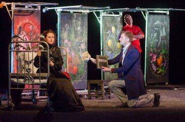 Dnipro, Ukrayna - 7 Temmuz 2018: Dnipro devlet Drama ve komedi tiyatro üyeleri tarafından gerçekleştirilen Amca'nın rüyası