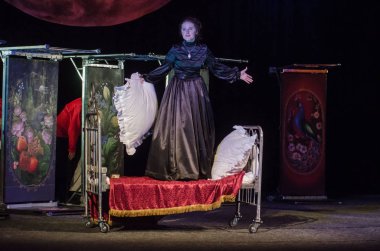 Dnipro, Ukrayna - 7 Temmuz 2018: Dnipro devlet Drama ve komedi tiyatro üyeleri tarafından gerçekleştirilen Amca'nın rüyası