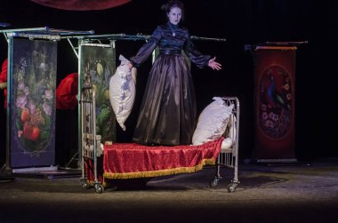 Dnipro, Ukrayna - 7 Temmuz 2018: Dnipro devlet Drama ve komedi tiyatro üyeleri tarafından gerçekleştirilen Amca'nın rüyası