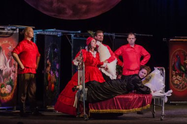 Dnipro, Ukrayna - 7 Temmuz 2018: Dnipro devlet Drama ve komedi tiyatro üyeleri tarafından gerçekleştirilen Amca'nın rüyası