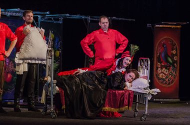 Dnipro, Ukrayna - 7 Temmuz 2018: Dnipro devlet Drama ve komedi tiyatro üyeleri tarafından gerçekleştirilen Amca'nın rüyası