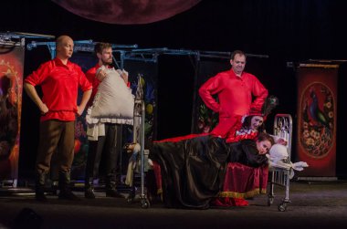 Dnipro, Ukrayna - 7 Temmuz 2018: Dnipro devlet Drama ve komedi tiyatro üyeleri tarafından gerçekleştirilen Amca'nın rüyası