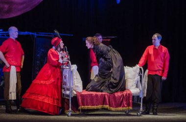 Dnipro, Ukrayna - 7 Temmuz 2018: Dnipro devlet Drama ve komedi tiyatro üyeleri tarafından gerçekleştirilen Amca'nın rüyası