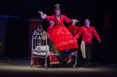 Dnipro, Ukrayna - 7 Temmuz 2018: Dnipro devlet Drama ve komedi tiyatro üyeleri tarafından gerçekleştirilen Amca'nın rüyası