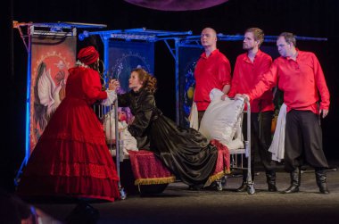 Dnipro, Ukrayna - 7 Temmuz 2018: Dnipro devlet Drama ve komedi tiyatro üyeleri tarafından gerçekleştirilen Amca'nın rüyası