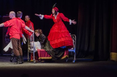 Dnipro, Ukrayna - 7 Temmuz 2018: Dnipro devlet Drama ve komedi tiyatro üyeleri tarafından gerçekleştirilen Amca'nın rüyası