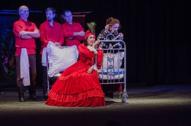 Dnipro, Ukrayna - 7 Temmuz 2018: Dnipro devlet Drama ve komedi tiyatro üyeleri tarafından gerçekleştirilen Amca'nın rüyası