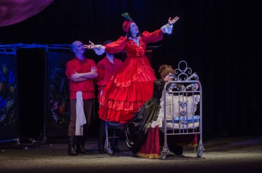 Dnipro, Ukrayna - 7 Temmuz 2018: Dnipro devlet Drama ve komedi tiyatro üyeleri tarafından gerçekleştirilen Amca'nın rüyası