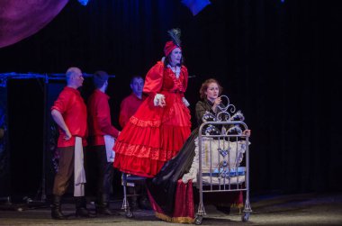 Dnipro, Ukrayna - 7 Temmuz 2018: Dnipro devlet Drama ve komedi tiyatro üyeleri tarafından gerçekleştirilen Amca'nın rüyası