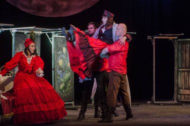 Dnipro, Ukrayna - 7 Temmuz 2018: Dnipro devlet Drama ve komedi tiyatro üyeleri tarafından gerçekleştirilen Amca'nın rüyası