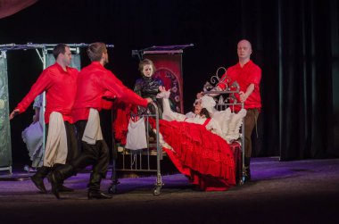 Dnipro, Ukrayna - 7 Temmuz 2018: Dnipro devlet Drama ve komedi tiyatro üyeleri tarafından gerçekleştirilen Amca'nın rüyası