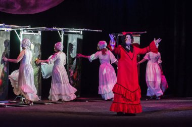 Dnipro, Ukrayna - 7 Temmuz 2018: Dnipro devlet Drama ve komedi tiyatro üyeleri tarafından gerçekleştirilen Amca'nın rüyası