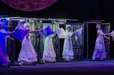 Dnipro, Ukrayna - 7 Temmuz 2018: Dnipro devlet Drama ve komedi tiyatro üyeleri tarafından gerçekleştirilen Amca'nın rüyası