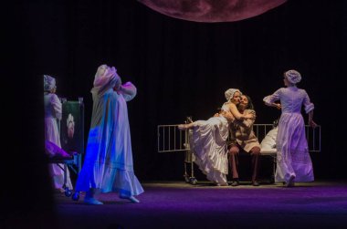 Dnipro, Ukrayna - 7 Temmuz 2018: Dnipro devlet Drama ve komedi tiyatro üyeleri tarafından gerçekleştirilen Amca'nın rüyası