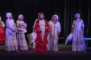 Dnipro, Ukrayna - 7 Temmuz 2018: Dnipro devlet Drama ve komedi tiyatro üyeleri tarafından gerçekleştirilen Amca'nın rüyası