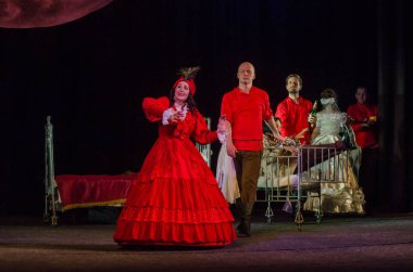 Dnipro, Ukrayna - 7 Temmuz 2018: Dnipro devlet Drama ve komedi tiyatro üyeleri tarafından gerçekleştirilen Amca'nın rüyası