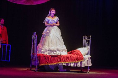 Dnipro, Ukrayna - 7 Temmuz 2018: Dnipro devlet Drama ve komedi tiyatro üyeleri tarafından gerçekleştirilen Amca'nın rüyası