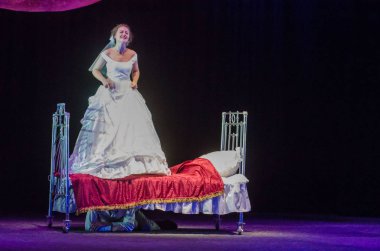 Dnipro, Ukrayna - 7 Temmuz 2018: Dnipro devlet Drama ve komedi tiyatro üyeleri tarafından gerçekleştirilen Amca'nın rüyası