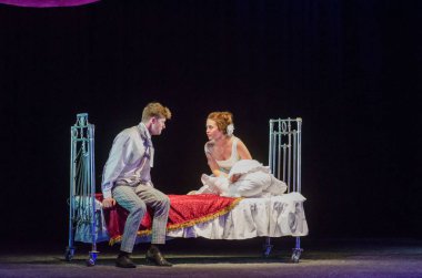 Dnipro, Ukrayna - 7 Temmuz 2018: Dnipro devlet Drama ve komedi tiyatro üyeleri tarafından gerçekleştirilen Amca'nın rüyası