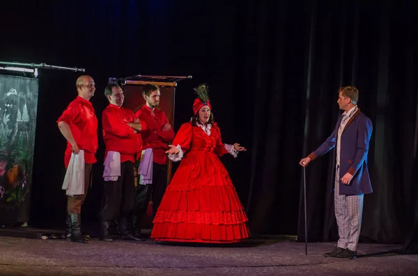 Dnipro, Ukrayna - 7 Temmuz 2018: Dnipro devlet Drama ve komedi tiyatro üyeleri tarafından gerçekleştirilen Amca'nın rüyası