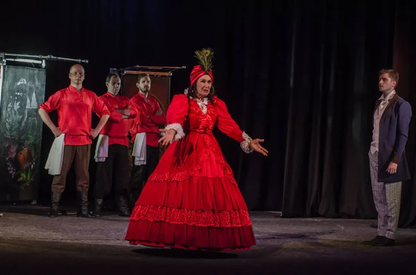 Dnipro, Ukrayna - 7 Temmuz 2018: Dnipro devlet Drama ve komedi tiyatro üyeleri tarafından gerçekleştirilen Amca'nın rüyası