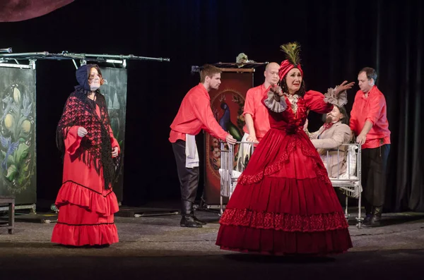 Dnipro, Ukrayna - 7 Temmuz 2018: Dnipro devlet Drama ve komedi tiyatro üyeleri tarafından gerçekleştirilen Amca'nın rüyası