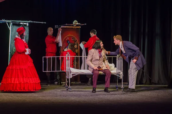 Dnipro, Ukrayna - 7 Temmuz 2018: Dnipro devlet Drama ve komedi tiyatro üyeleri tarafından gerçekleştirilen Amca'nın rüyası