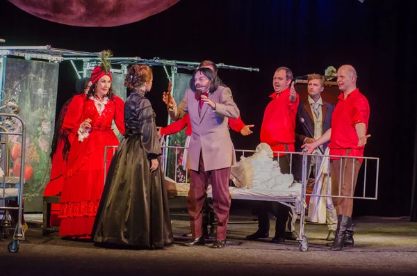 Dnipro, Ukrayna - 7 Temmuz 2018: Dnipro devlet Drama ve komedi tiyatro üyeleri tarafından gerçekleştirilen Amca'nın rüyası