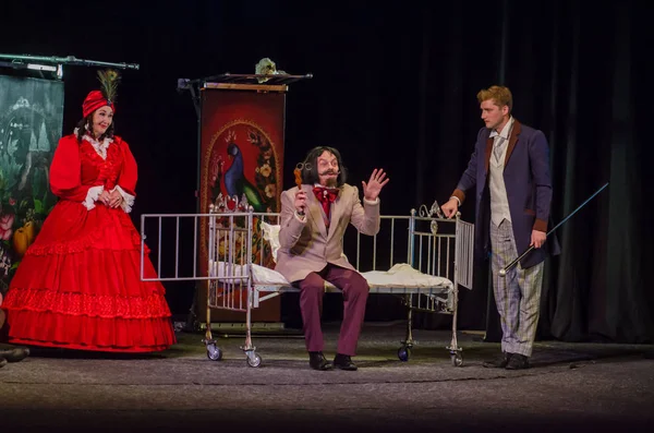 Dnipro, Ukrayna - 7 Temmuz 2018: Dnipro devlet Drama ve komedi tiyatro üyeleri tarafından gerçekleştirilen Amca'nın rüyası