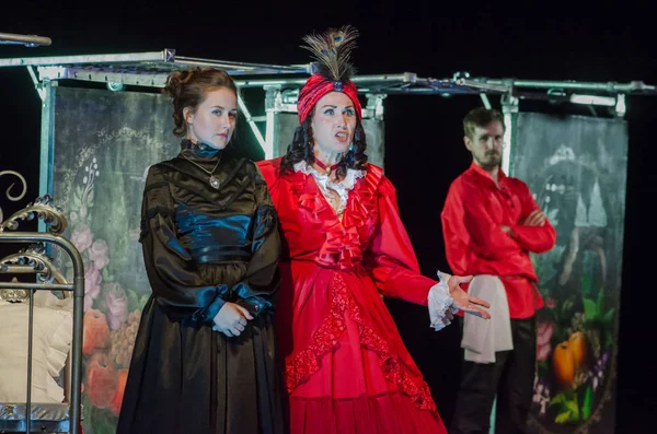 Dnipro, Ukrayna - 7 Temmuz 2018: Dnipro devlet Drama ve komedi tiyatro üyeleri tarafından gerçekleştirilen Amca'nın rüyası