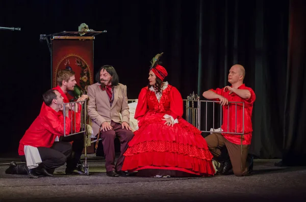 Dnipro, Ukrayna - 7 Temmuz 2018: Dnipro devlet Drama ve komedi tiyatro üyeleri tarafından gerçekleştirilen Amca'nın rüyası