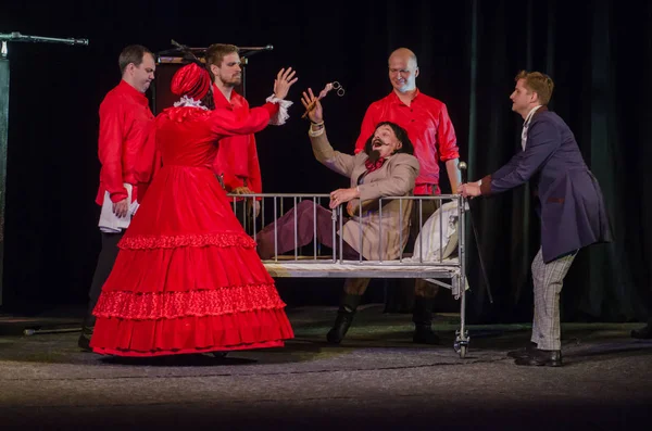 Dnipro, Ukrayna - 7 Temmuz 2018: Dnipro devlet Drama ve komedi tiyatro üyeleri tarafından gerçekleştirilen Amca'nın rüyası