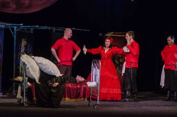 Dnipro, Ukrayna - 7 Temmuz 2018: Dnipro devlet Drama ve komedi tiyatro üyeleri tarafından gerçekleştirilen Amca'nın rüyası