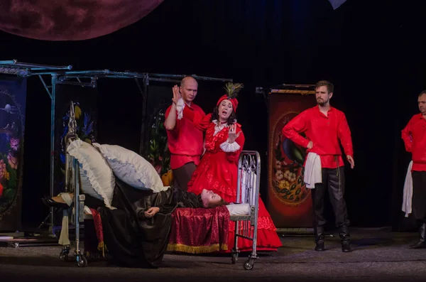 Dnipro, Ukrayna - 7 Temmuz 2018: Dnipro devlet Drama ve komedi tiyatro üyeleri tarafından gerçekleştirilen Amca'nın rüyası