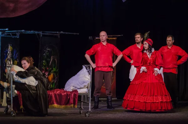 Dnipro, Ukrayna - 7 Temmuz 2018: Dnipro devlet Drama ve komedi tiyatro üyeleri tarafından gerçekleştirilen Amca'nın rüyası