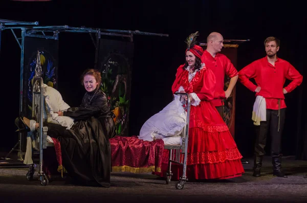 Dnipro, Ukrayna - 7 Temmuz 2018: Dnipro devlet Drama ve komedi tiyatro üyeleri tarafından gerçekleştirilen Amca'nın rüyası