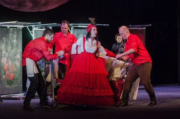 Dnipro, Ukrayna - 7 Temmuz 2018: Dnipro devlet Drama ve komedi tiyatro üyeleri tarafından gerçekleştirilen Amca'nın rüyası