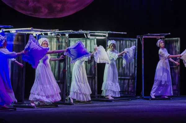 Dnipro, Ukrayna - 7 Temmuz 2018: Dnipro devlet Drama ve komedi tiyatro üyeleri tarafından gerçekleştirilen Amca'nın rüyası