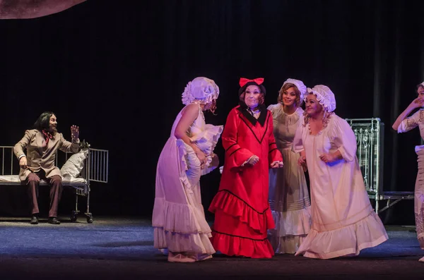 Dnipro, Ukrayna - 7 Temmuz 2018: Dnipro devlet Drama ve komedi tiyatro üyeleri tarafından gerçekleştirilen Amca'nın rüyası