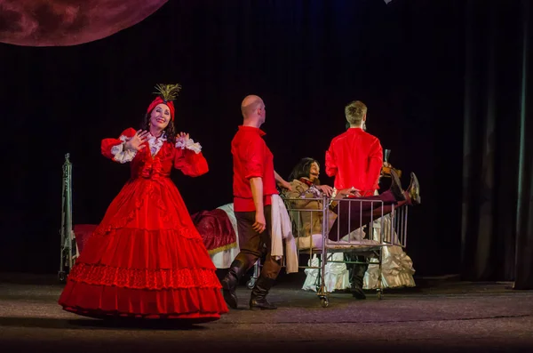 Dnipro, Ukrayna - 7 Temmuz 2018: Dnipro devlet Drama ve komedi tiyatro üyeleri tarafından gerçekleştirilen Amca'nın rüyası