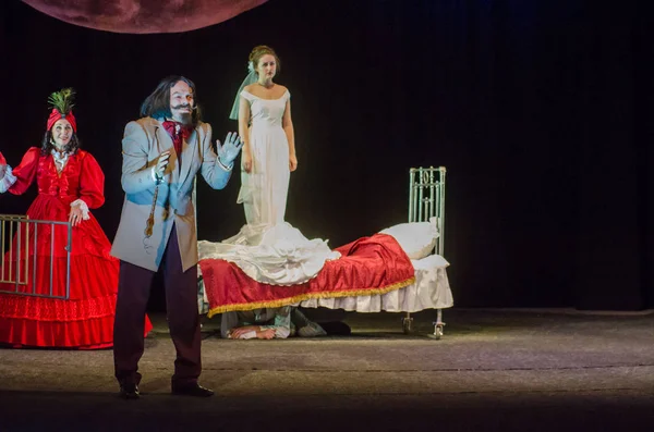 Dnipro, Ukrayna - 7 Temmuz 2018: Dnipro devlet Drama ve komedi tiyatro üyeleri tarafından gerçekleştirilen Amca'nın rüyası